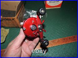 Fishing Reel Lot in Box Penn Reel Surfmaster, Abu Ambassadeur 5000C, Daiwa 1000A