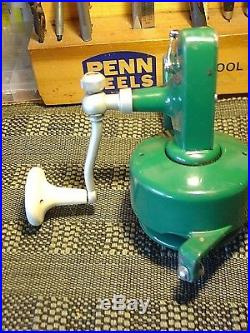 PENN 706 SPINFISHER Green Spinning Reel Very Good Condition Circa 1970