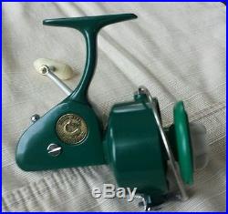 PENN 710 SPINFISHER GREEN VINTAGE SPINNING FISHING REEL MINT IN BOX with EXTRAS