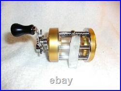 PENN 930 LEVELMATIC BAIT CASTING REEL 1970's & PENN REEL COVER & BOX EUC CLEANED