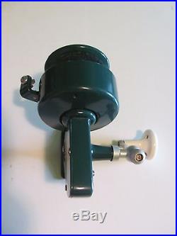 Penn 706 Spinfisher spinning reel, manual roller pick up, green 70's vintage