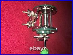 Penn peer no. 209 fishing reel collectors item green handle and green sides