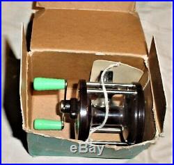 VINTAGE NEW OLD STOCK IN BOX Penn No. 77 Bakelite Fishing Reel withManual