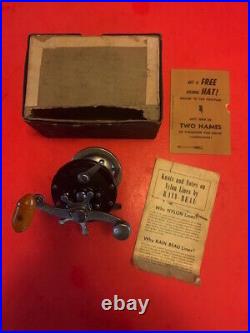 VINTAGE PENN BEACHMASTER 155 FISHING REEL WITH ORIGINAL BOX CIRCA 1940s ANTIQUE