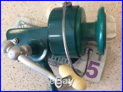 Vintage PENN 710 SPINFISHER Spinning Reel NICE