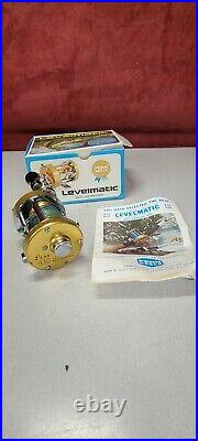 Vintage PENN LEVELMATIC No. 930 Bait Casting Reel with Box