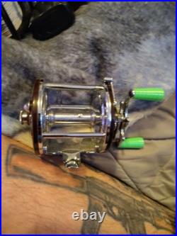 Vintage PENN PEER No. 109 Level Wind Fishing Baitcaster Reel Red