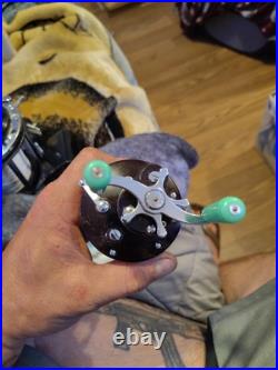 Vintage PENN PEER No. 109 Level Wind Fishing Baitcaster Reel Red