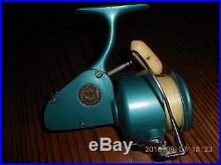 Vintage Penn 704 Spinning Fishing Reel