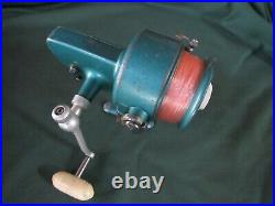 Vintage Penn 704 Spinning Reel (lot 378 x 1016)