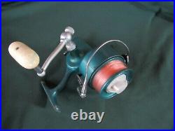 Vintage Penn 704 Spinning Reel (lot 378 x 1016)