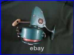 Vintage Penn 704 Spinning Reel (lot 378 x 1016)