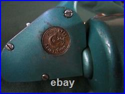Vintage Penn 704 Spinning Reel (lot 378 x 1016)