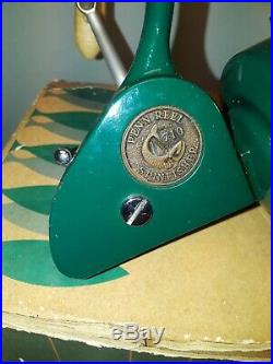 Vintage Penn 710 standard spinfisher. Green Body