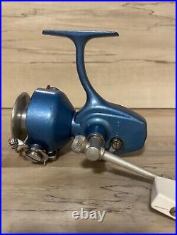 Vintage Penn 720 Blue Spinning Reel