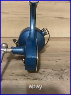Vintage Penn 720 Blue Spinning Reel