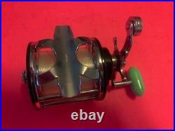 Vintage Penn Beachmaster No. 160 Fishing Reel With Blue & White Vintage Box Mint