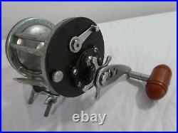 Vintage Penn Jigmaster #500 Bait Casting Fishing Reel Foot 30-200 Phila PA USA