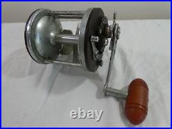Vintage Penn Jigmaster #500 Bait Casting Fishing Reel Foot 30-200 Phila PA USA