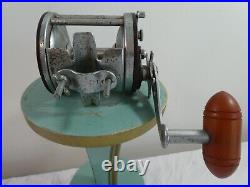 Vintage Penn Jigmaster #500 Bait Casting Fishing Reel Foot 30-200 Phila PA USA