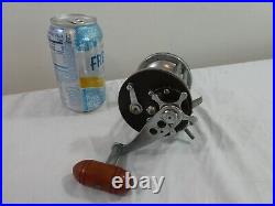 Vintage Penn Jigmaster #500 Bait Casting Fishing Reel Foot 30-200 Phila PA USA
