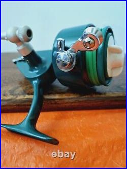 Vintage Penn reel 710 spinfisher greenie with manual pick-up