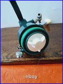 Vintage Penn reel 710 spinfisher greenie with manual pick-up