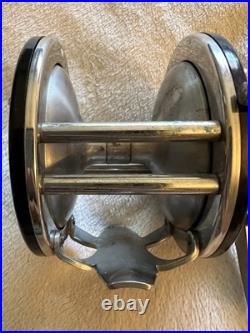 Vtg PENN LONG BEACH 60 BAITCAST Fish Fishing Reel Offshore Left Handed EUC