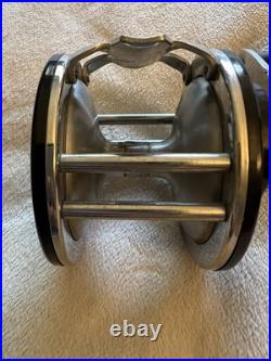 Vtg PENN LONG BEACH 60 BAITCAST Fish Fishing Reel Offshore Left Handed EUC