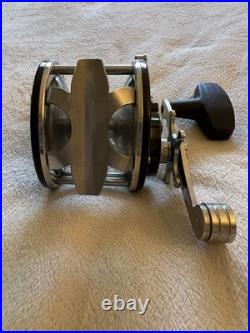 Vtg PENN LONG BEACH 60 BAITCAST Fish Fishing Reel Offshore Left Handed EUC